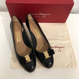 Salvatore Ferragamo Vara low heel pump